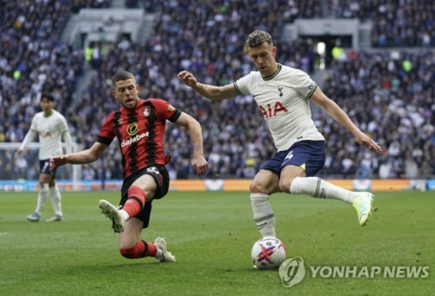 크로아티아 명문 하이두크 스플리트는 19일 구단 공식 홈페이지를 통해 토트넘 측면 자원인 이반 페리시치 영입을 공식 발표했다. 크로아티아 대표팀으로 2018년 러시아 월드컵 준우승, 2022년 카타르 월드컵 3위 등의 영광을 누린 그는 토트넘 첫 시즌에 8도움을 기록하며 토트넘 어시스트 1위를 차지한 적이 있다. 연합뉴스