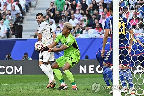 2023 아시아축구연맹(AFC) 아시안컵에서 부진한 경기력으로 비판 여론에 직면한 일본 축구대표팀 골키퍼 스즈키 가이온. 연합뉴스