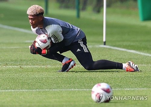 2023 아시아축구연맹(AFC) 아시안컵에서 부진한 경기력으로 비판 여론에 직면한 일본 축구대표팀 골키퍼 스즈키 가이온. 연합뉴스