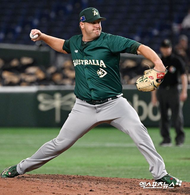 9일 오후 일본 도쿄돔에서 열린 2023 월드베이스볼클래식 B조 1차전 호주와 대한민국의 경기, 7회말 호주 서폴드가 공을 힘차게 던지고 있다. 엑스포츠뉴스 DB.
