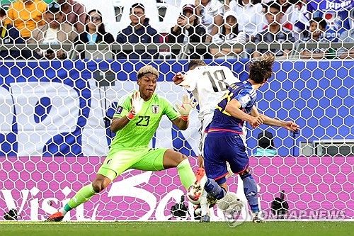 2023 아시아축구연맹(AFC) 아시안컵에서 부진한 경기력으로 비판 여론에 직면한 일본 축구대표팀 골키퍼 스즈키 가이온. 연합뉴스