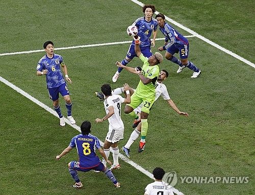 2023 아시아축구연맹(AFC) 아시안컵에서 부진한 경기력으로 비판 여론에 직면한 일본 축구대표팀 골키퍼 스즈키 가이온. 연합뉴스