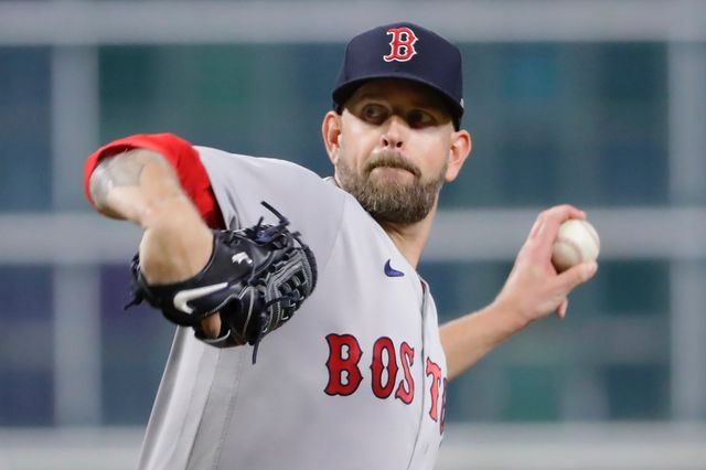 보스턴 레드삭스 선발투수 제임스 팩스턴이 휴스턴에서 열린 경기에서 휴스턴 애스트로스를 상대로 투구하고 있다. AP/연합뉴스.