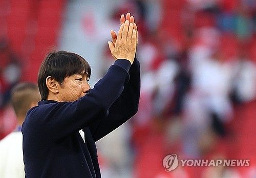 신태용 감독이 이끄는 인도네시아 축구대표팀이 2023 아시아축구연맹 카타르 아시안컵에서 16강 진출에 성공했다. D조 3위를 차지한 인도네이사는 F조 3위 오만을 승점에서 따돌리며 이번 대회 맨 마지막으로 토너먼트에 합류하는 팀이 됐다. 인도네시아 대표팀이 아시안컵 조별리그를 통과하기는 이번이 처음이다. 연합뉴스