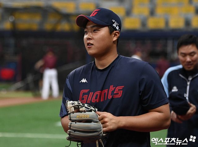 서울 구로구 고척스카이돔에서 열리는 2023 신한은행 SOL KBO리그 롯데 자이언츠와 키움 히어로즈의 경기에 앞서 롯데 한동희가 훈련에 나서고 있다. 엑스포츠뉴스DB.