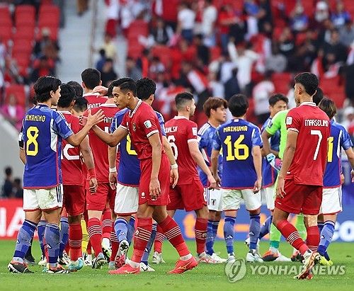 신태용 감독이 이끄는 인도네시아 축구대표팀이 2023 아시아축구연맹 카타르 아시안컵에서 16강 진출에 성공했다. D조 3위를 차지한 인도네이사는 F조 3위 오만을 승점에서 따돌리며 이번 대회 맨 마지막으로 토너먼트에 합류하는 팀이 됐다. 인도네시아 대표팀이 아시안컵 조별리그를 통과하기는 이번이 처음이다. 연합뉴스