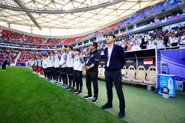 신태용 감독이 이끄는 인도네시아 축구대표팀이 2023 아시아축구연맹 카타르 아시안컵에서 16강 진출에 성공했다. D조 3위를 차지한 인도네이사는 F조 3위 오만을 승점에서 따돌리며 이번 대회 맨 마지막으로 토너먼트에 합류하는 팀이 됐다. 인도네시아 대표팀이 아시안컵 조별리그를 통과하기는 이번이 처음이다. 연합뉴스