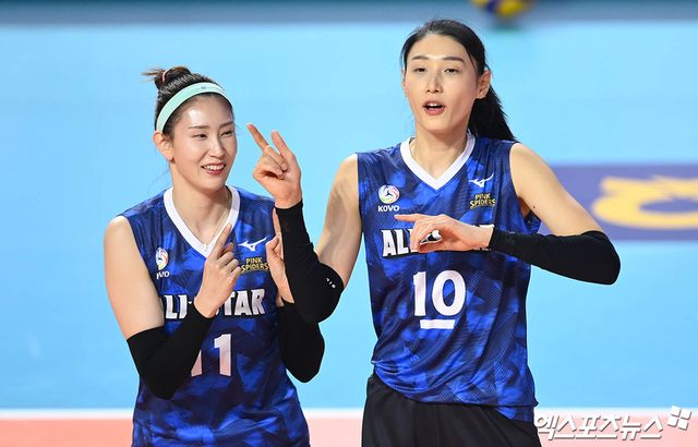 여자 프로배구 흥국생명의 김연경이 27일 인천 삼산월드체육관에서 열린 도드람 2023-2024 V리그 올스타전에서 세리머니상을 수상했다. 박지영 기자