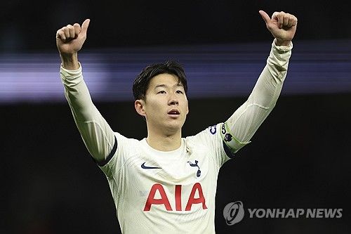 맨체스터 시티가 27일 영국 런던 토트넘 홋스퍼 스타디움에서 열린 토트넘 홋스퍼와의 2023-24시즌 FA컵 32강 맞대결서 네이선 아케의 결승골로 1-0 승리했다. 2018년 10월 이후 약 6년 동안 토트넘 원정서 무득점, 무승을 기록했던 맨시티는 이 경기로 징크스를 깨뜨리고 대회 16강에 진출했다. 런던 연합뉴스