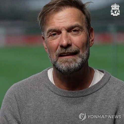 리버풀의 위르겐 클롭 감독이 26일 이번 시즌을 끝으로 리버풀을 떠나기로 결정했다는 소식을 전했다. 클롭 감독은 8년 반 동안 리버풀을 지휘하며 프리미어리그, UEFA 챔피언스리그 우승 등을 차지해 구단의 역사를 새로 작성한 명장이다. 사진 연합뉴스