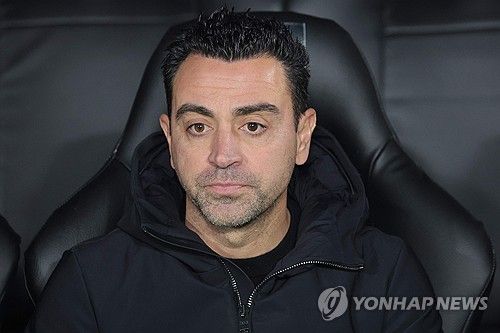 사비 에르난데스 감독이 사임 의사를 표한 뒤 충격에 빠진 바르셀로나 선수들이 눈물을 보인 것으로 알려졌다. 사진 연합뉴스