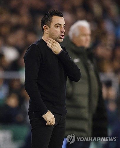 바르셀로나의 사비 에르난데스 감독이 28일 충격패를 당한 뒤 이번 시즌을 끝으로 지휘봉을 내려놓겠다고 발표했다. 바르셀로나 레전드 출신인 사비 감독은 3년차에 팀을 떠나게 됐다. 사진 연합뉴스