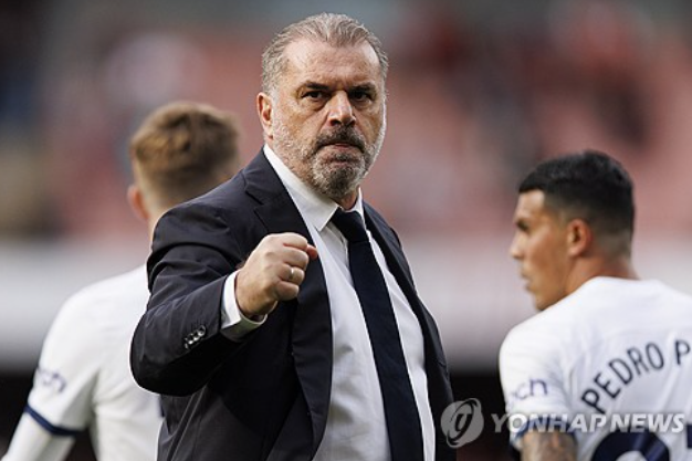 위르겐 클롭 리버풀 감독이 올여름 물러나기로 한 가운데 디 애슬레틱과 데일리 메일에서 토트넘을 이끄는 안지 포스테코글루 감독을 토마스 프랭크 브렌트퍼드 감독, 로베르토 데 체르비 브라이턴 감독과 함께 후계자 중 한 명으로 꼽았다. 포스테코글루 감독은 얼마 전 맨체스터 유나이티드 감독 후보로도 이름을 올렸다. 연합뉴스