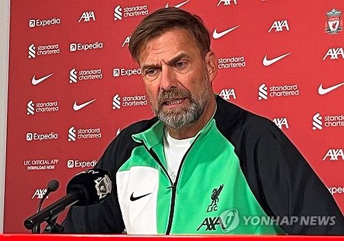 위르겐 클롭 리버풀 감독이 올여름 물러나기로 한 가운데 디 애슬레틱과 데일리 메일에서 토트넘을 이끄는 안지 포스테코글루 감독을 토마스 프랭크 브렌트퍼드 감독, 로베르토 데 체르비 브라이턴 감독과 함께 후계자 중 한 명으로 꼽았다. 포스테코글루 감독은 얼마 전 맨체스터 유나이티드 감독 후보로도 이름을 올렸다. 연합뉴스