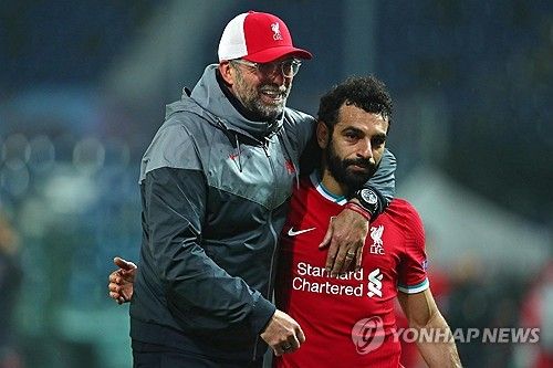 리버풀의 위르겐 클롭 감독이 26일 이번 시즌을 끝으로 리버풀을 떠나기로 결정했다는 소식을 전했다. 클롭 감독은 8년 반 동안 리버풀을 지휘하며 프리미어리그, UEFA 챔피언스리그 우승 등을 차지해 구단의 역사를 새로 작성한 명장이다. 사진 연합뉴스
