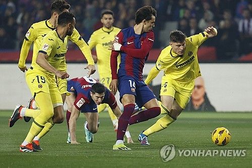 바르셀로나의 사비 에르난데스 감독이 28일 충격패를 당한 뒤 이번 시즌을 끝으로 지휘봉을 내려놓겠다고 발표했다. 바르셀로나 레전드 출신인 사비 감독은 3년차에 팀을 떠나게 됐다. 사진 연합뉴스