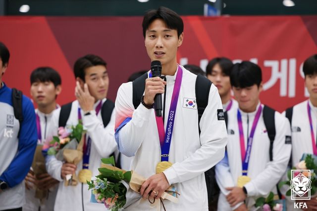 잉글랜드 챔피언십 버밍엄 시티가 30일 전북현대와 계약이 만료된 백승호와 2026년 6월까지 계약을 맺었다. 지난 10월 2022 항저우 아시안게임에 참가해 결승에서 일본을 꺾고 금메달을 목에 건 백승호. 대한축구협회