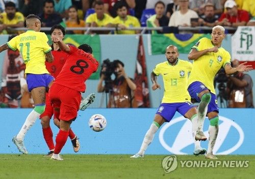 잉글랜드 챔피언십 버밍엄 시티가 30일 전북현대와 계약이 만료된 백승호와 2026년 6월까지 계약을 맺었다. 2022 카타르 월드컵 16강 브라질전에서 0-4로 뒤지던 후반 20분 환상적인 왼발 중거리 포로 득점에 성공한 백승호. 연합뉴스
