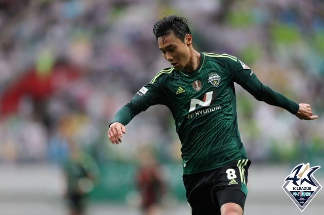  잉글랜드 챔피언십 버밍엄 시티가 30일 전북현대와 계약이 만료된 백승호와 2026년 6월까지 계약을 맺었다. 전북현대 시절 백승호. 한국프로축구연맹 제공