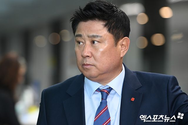 김태형 롯데 자이언츠 감독이 31일 인천국제공항을 통해 팀의 2024 시즌 1차 스프링캠프가 진행되는 괌으로 출국했다. 고아라 기자 