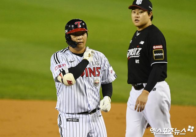 LG 내야수 문보경은 11일 잠실구장에서 열린 '2024 신한 SOL Bank KBO 포스트시즌' KT와 준플레이오프(5전 3승제) 5차전에서 6번타자 3루수로 선발 출전했다. 이날 4타수 1안타로 활약하며 팀의 4-1 승리에 힘을 보탰다. 이날 16타수 무안타 부진을 끊어내며 부활의 신호탄을 쐈다. 잠실, 박지영 기자