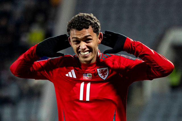 웨일스가 12일(한국시간) 아이슬란드 레이캬비크에 있는 라우가르달스뵐루르 경기장에서 열린 아이슬란드와의 2024-2025시즌 유럽축구연맹(UEFA) 네이션스리그 리그B H조 3차전에서 2-2로 비겼다.&nbsp; 브레넌 존슨이 선제 골을 터뜨리며 공식전 7경기 연속골을 터뜨렸다. 웨일스는 2-2로 비겼다. 웨일스