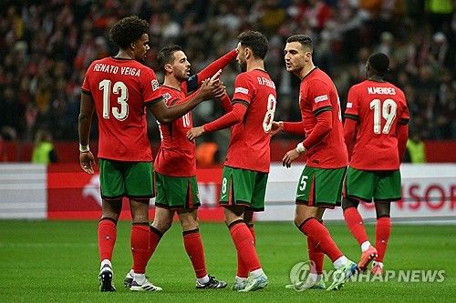 포르투갈이 13일(한국시간) 폴란드 바르샤바에 있는 국립경기장에서 열린 폴란드와의 2024-2025시즌 유럽축구연맹(UEFA) 네이션스리그 리그 A 1조 3차전에서 3-1로 완승을 거뒀다.&nbsp;연합뉴스