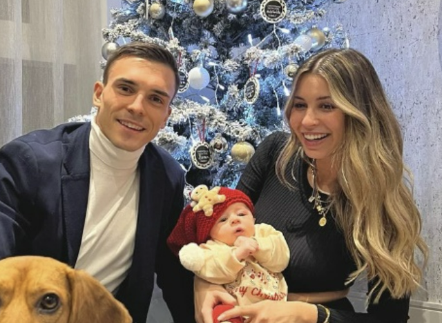 바이에른 뮌헨의 신입생 주앙 팔리냐가 때 아닌 불륜 논란에 휩싸였다. 현지 보도에 따르면 팔리냐는 임신한 아내가 있음에도 불구하고 바이에른 뮌헨 구단 직원과 눈이 맞아 불륜을 저질렀다. 현재 바이에른 뮌헨에서 주전으로 뛰지 못하고 있는 팔리냐는 이혼 소송에 휘말리면서 경기 외적으로도 어려움을 겪게 됐다. 팔리냐 SNS