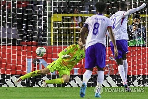 프랑스는 15일(한국시간) 벨기에 브뤼셀에 위치한 킹 보두앵 스타디움에서 열린 벨기에와의 2024-2025시즌 유럽축구연맹(UEFA) 네이션스리그A 2조 4차전에서 2-1 승리를 거뒀다. 이날 프랑스는 PSG에서 이강인에게 밀려 이적을 고민 중인 랑달 콜로 무아니의 페널티킥 선제골과 헤더 결승골에 힘입어 벨기에 원정에서 승점 3점을 챙겼다. 연합뉴스