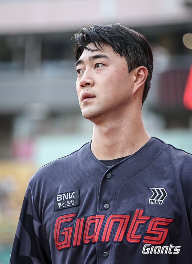 롯데 자이언츠 우완 파이어볼러 유망주 윤성빈이 지난 16일&nbsp;기장-KBO 야구센터에서 열린 고양 히어로즈(키움 퓨처스팀)와의&nbsp;2024 KBO Fall League 경기에서 1이닝 무실점을 기록했다. 사진 롯데 자이언츠