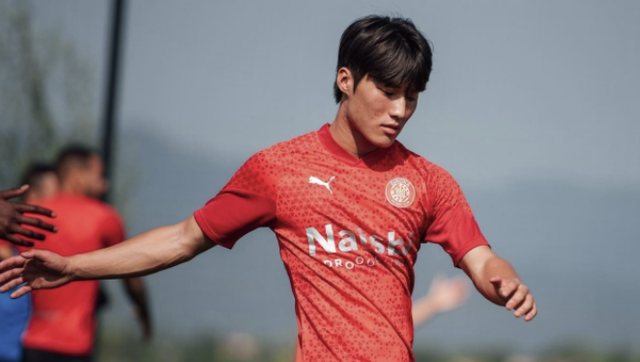 한국인 유망주 김민수의 스페인 라리가 데뷔가 임박했다. 그의 소속팀 지로나는 20일 오전 1시30분 레알 소시에다드와 홈 경기를 치르는데 김민수는 이 경기 대비 훈련에 참가한 것으로 알려졌다. 김민수가 출격하면 한국인 라리가 8호가 된다. 이천수, 이호진, 박주영, 김영규, 이강인, 백승호, 기성용이 앞서 라리가에서 데뷔한 한국 선수들이다. 지로나