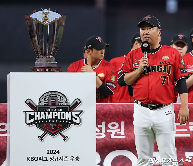 이범호 KIA 감독은 19일 삼성이 LG를 3승1패로 꺾고 한국시리즈 진출을 확정지은 뒤 '삼성이 플레이오프 1~2차전을 이기면서 한국시리즈에서 붙을 팀이 되겠다고 생각했다'며 LG 선수들이 준플레이오프 5차전을 치르고 올라와 다소 지친 느낌 받았음음 알렸다. 엑스포츠뉴스DB