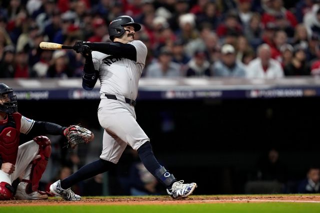 19일 미국 오하이오주 클리블랜드의 프로그레시브필드에서 열린 2024 미국프로야구 메이저리그(MLB) 포스트시즌 아메리칸리그 챔피언십시리즈(ALCS·7전4선승제) 4차전 뉴욕 양키스와 클리블랜드 가디언스의 경기, 양키스가 8:6으로 승리하면서 시리즈 전적 3승1패를 만들었다. AP 연합뉴스