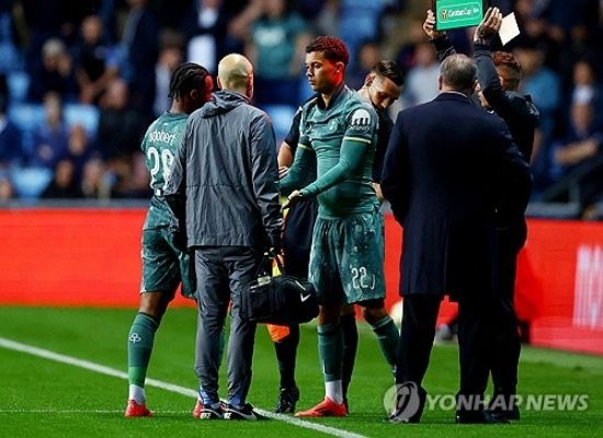 토트넘 내부 소식을 전하는 폴 오키프가 2일(한국시간) 한 팔로워의 질문에 답하며 윌송 오도베르가 햄스트링 부상으로 추가로 6주 이상 결장할 수 있다고 밝혔다.&nbsp; 오도베르는 지난달 19일 영국 코번트리에 있는 코번트리 빌딩 소사이어티 아레나에서 열린 코번트리와 토트넘의 2024-2025시즌 카라바오컵 3라운드 원정 경기에 선발 출전했다가 햄스트링 부상을 당했다.&nbsp;연합뉴스