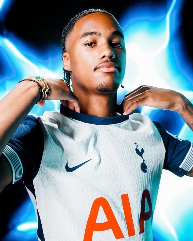 토트넘 내부 소식을 전하는 폴 오키프가 2일(한국시간) 한 팔로워의 질문에 답하며 윌송 오도베르가 햄스트링 부상으로 추가로 6주 이상 결장할 수 있다고 밝혔다.&nbsp; 오도베르는 지난달 19일 영국 코번트리에 있는 코번트리 빌딩 소사이어티 아레나에서 열린 코번트리와 토트넘의 2024-2025시즌 카라바오컵 3라운드 원정 경기에 선발 출전했다가 햄스트링 부상을 당했다.&nbsp;토트넘