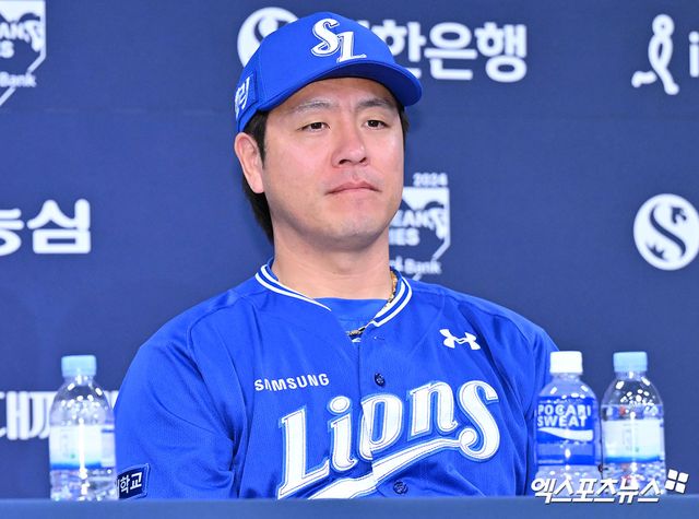 20일 오후 광주 라마다플라자 바이 윈덤 충장 호텔 라벤더홀에서 열린 '2024 신한 SOL Bank KBO 한국시리즈' 미디어데이, 삼성 강민호가 취재진을 바라보고 있다. 광주, 김한준 기자