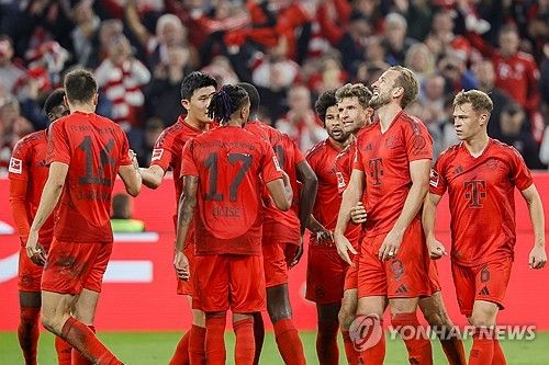 뮌헨이 20일(한국시간) 독일 바이에른주 뮌헨에 있는 알리안츠 아레나에서 열린 슈투트가르트와의 2024-2025시즌 분데스리가 7라운드 홈 경기에서 4-0 대승을 거뒀다.&nbsp;김민재는 이날 역시 중앙 수비수로 선발 출장해 풀타임 활약하며 팀의 무실점 승리를 이끌었다. 올 시즌 리그 전 경기 선발 중인 그는 1라운드 볼프스부르크 원정을 제외하고 6경기 연속 풀타임 출전했다.&nbsp;연합뉴스