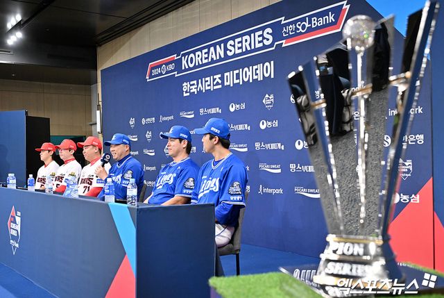 20일 오후 광주 라마다플라자 바이 윈덤 충장 호텔 라벤더홀에서 열린 '2024 신한 SOL Bank KBO 한국시리즈' 미디어데이, KIA 김도영 양현종 이범호 감독, 삼성 박진만 감독 강민호 김영웅이 참석했다.삼성이 2024년 한국시리즈 우승으로 새로운 역사를 쓸 수 있을까. 광주, 김한준 기자