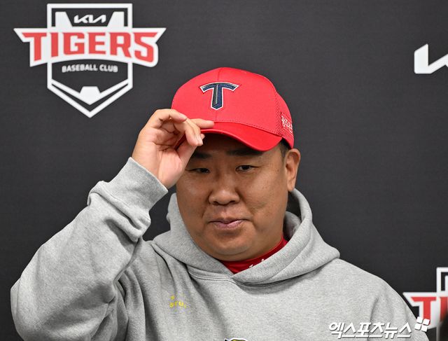 21일 오후 광주기아챔피언스필드에서 열리는 '2024 신한 SOL Bank KBO 한국시리즈' 삼성 라이온즈와 KIA 타이거즈의 1차전 경기, KIA 이범호 감독이 브리핑을 갖고 있다. 광주, 김한준 기자