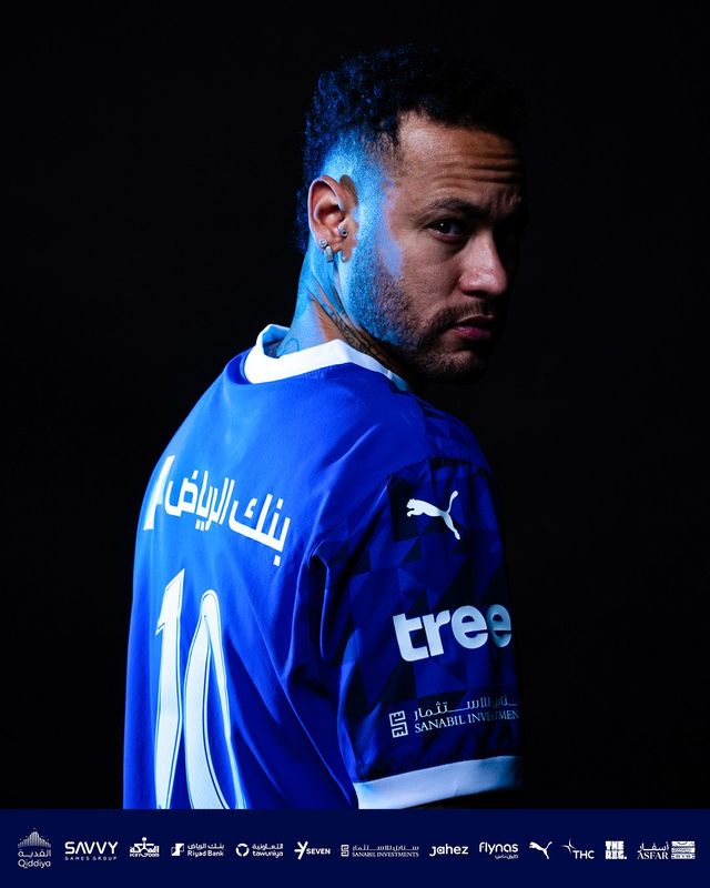 네이마르가 22일(한국시간) 아랍에미리트 알아인에 있는 하자 빈 자예드 스타디움에서 열린 알아인(UAE)과 알 힐랄의 2024-2025시즌 아시아축구연맹(AFC) 챔피언스리그 엘리트(ACEL) 리그 스테이지 3차전에 교체 출전하면서 약 1년 만의 복귀전을 치렀다.&nbsp;알힐랄