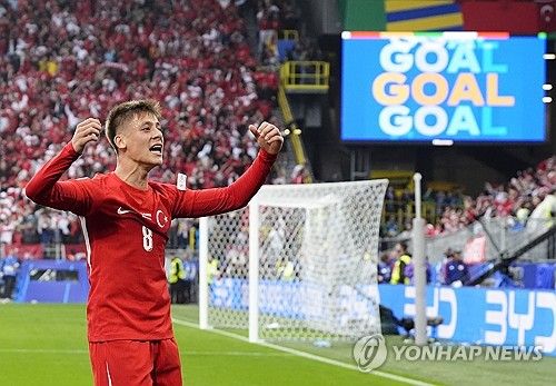 유벤투스 영어 계정이 지난 21일(한국시간) 사회관계망서비스(SNS) X에 갑자기 레알 마드리드 유망주 아르다 귈러의 영입을 발표했다. 이적시장 기간도 아니었기 때문에 모두 깜짝 놀랄 소식이었다.&nbsp;하지만 이는 곧바로 해킹으로 인한 거짓 정보인 것이 밝혀졌다. 연합뉴스