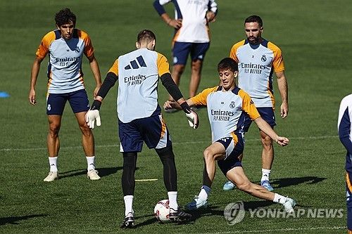 유벤투스 영어 계정이 지난 21일(한국시간) 사회관계망서비스(SNS) X에 갑자기 레알 마드리드 유망주 아르다 귈러의 영입을 발표했다. 이적시장 기간도 아니었기 때문에 모두 깜짝 놀랄 소식이었다.&nbsp;하지만 이는 곧바로 해킹으로 인한 거짓 정보인 것이 밝혀졌다. 연합뉴스