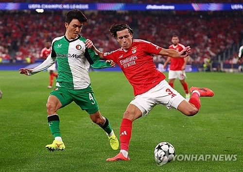 페예노르트가 24일(한국시간) 포르투갈 리스본에 있는 에스타디우 두 SL 벤피카에서 열린 벤피카와의 2024-2025시즌 유럽축구연맹(UEFA) 챔피언스리그 리그 페이즈 3차전에서 3-1 완승을 거뒀다.&nbsp; 황인범이 선발 출장해 풀타임 활약한 가운데, 페예노르트는 벤피카 원정에서 승리하면서 지로나 원정 3-2 승리에 이어 원정에서만 2연승을 거뒀다. 폐에노르트는 16위(2승 1패∙승점 6)로 올라서 중위권으로 도약했다. 연합뉴스