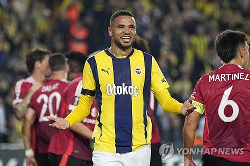 맨유가 25일(한국시간) 튀르키예 이스탄불에 있는 쉬크뤼 사라코글루 경기장에서 열린 페네르바체(튀르키예)와의 2024-2025시즌 유럽축구연맹(UEFA) 유로파리그 리그 페이즈 3차전에서 1-1 무승부를 기록했다.&nbsp; 무리뉴 더비로 열린 이 경기에서 무리뉴가 심판 판정에 항의하다가 퇴장을 당하는 해프닝이 벌어졌지만, 승부를 가리지 못하고 승점 1점씩 나눠 가졌다.&nbsp;연합뉴스