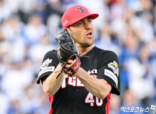 KIA 타이거즈 외국인 투수 제임스 네일이 26일 대구 삼성라이온즈파크에서 열린 삼성과의 2024 신한 SOL Bank KBO 한국시리즈(7전 4승제·KIA 2승 1패) 4차전에 선발등판, 5.2이닝 2실점 호투로 팀 승리를 이끌었다. 사진 김한준 기자