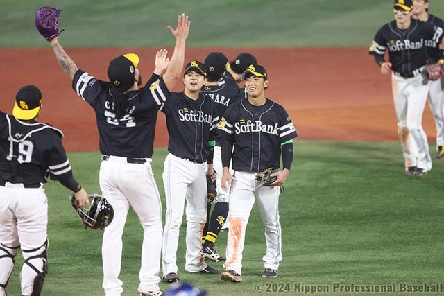 소프트뱅크 호크스가 27일 요코하마 스타디움에서 요코하마 DeNA 베이스타스와 재팬시리즈 2차전을 치러 6-3으로 승리해 재팬시리즈 13연승을 달렸다. NPB 홈페이지 캡처