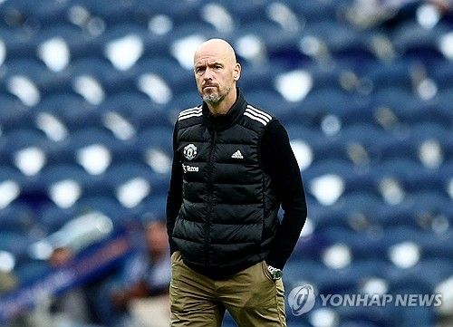 영국 매체 '데일리 메일'이 27일(한국시간) 맨유가 라이벌 맨체스터 시티에게 오는 29일 프랑스 파리에서 열리는 발롱도르 시상식에 참석하는 맨유의 두 선수를 전용기에 함께 태울 수 있는지 문의했지만, 거절당했다고 보도했다.&nbsp;연합뉴스