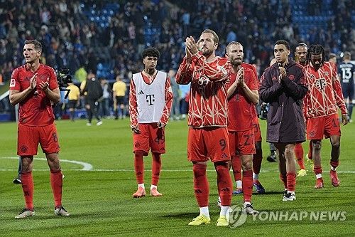 김민재가 독일 유력 축구지 키커에서 28일 보훔전 팀내 최저 평점을 받았다. 독일 최고 명문 바이에른 뮌헨 센터백 김민재는 28일 보흠과의 원정 경기에서 78분을 뛰면서 5-0 대승에 기여했으나 키커는 전반 8분 실수를 꼬집어 김민재에 혹평 준 것으로 보인다. 연합뉴스