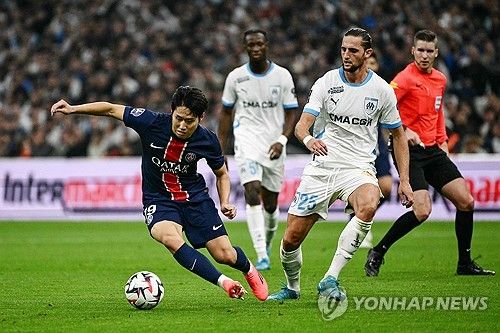 파리 생제르맹(PSG)은 28일(한국시간) 프랑스 마르세유에 위치한 스타드 벨로드롬에서 열린 올랭피크 드 마르세유와의 2024-25시즌 프랑스 리그1 9라운드 원정 경기에서 3-0 대승을 거뒀다. 이날 이강인은 오른쪽 윙어로 선발 출전해 78분을 소화했는데 위협적인 장면을 만들어 내지 못하면서 프랑스 현지 매체들로부터 최저 평점을 받았다. 연합뉴스