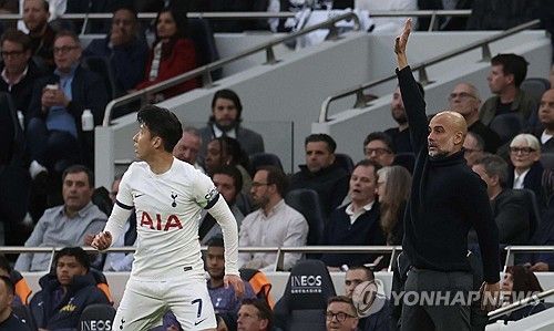 영국 매체 '풋볼런던'이 28일(한국시간) 포스테코글루 감독이 손흥민이 맨체스터 시티와의 2024-2025시즌 카라바오컵 4라운드를 앞두고 복귀할 수 있다고 전했다. 토트넘도 구단 공식 홈페이지를 통해 포스테코글루 감독은 다음 주 열리는 두 개의 중요한 경기를 준비하면서 손흥민이 출전할 수 있기를 원한다며 손흥민의 복귀 가능성을 언급했다. 연합뉴스